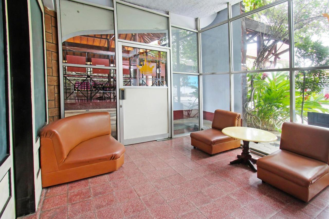 Oyo 91516 Wisata Hotel Матарам Экстерьер фото