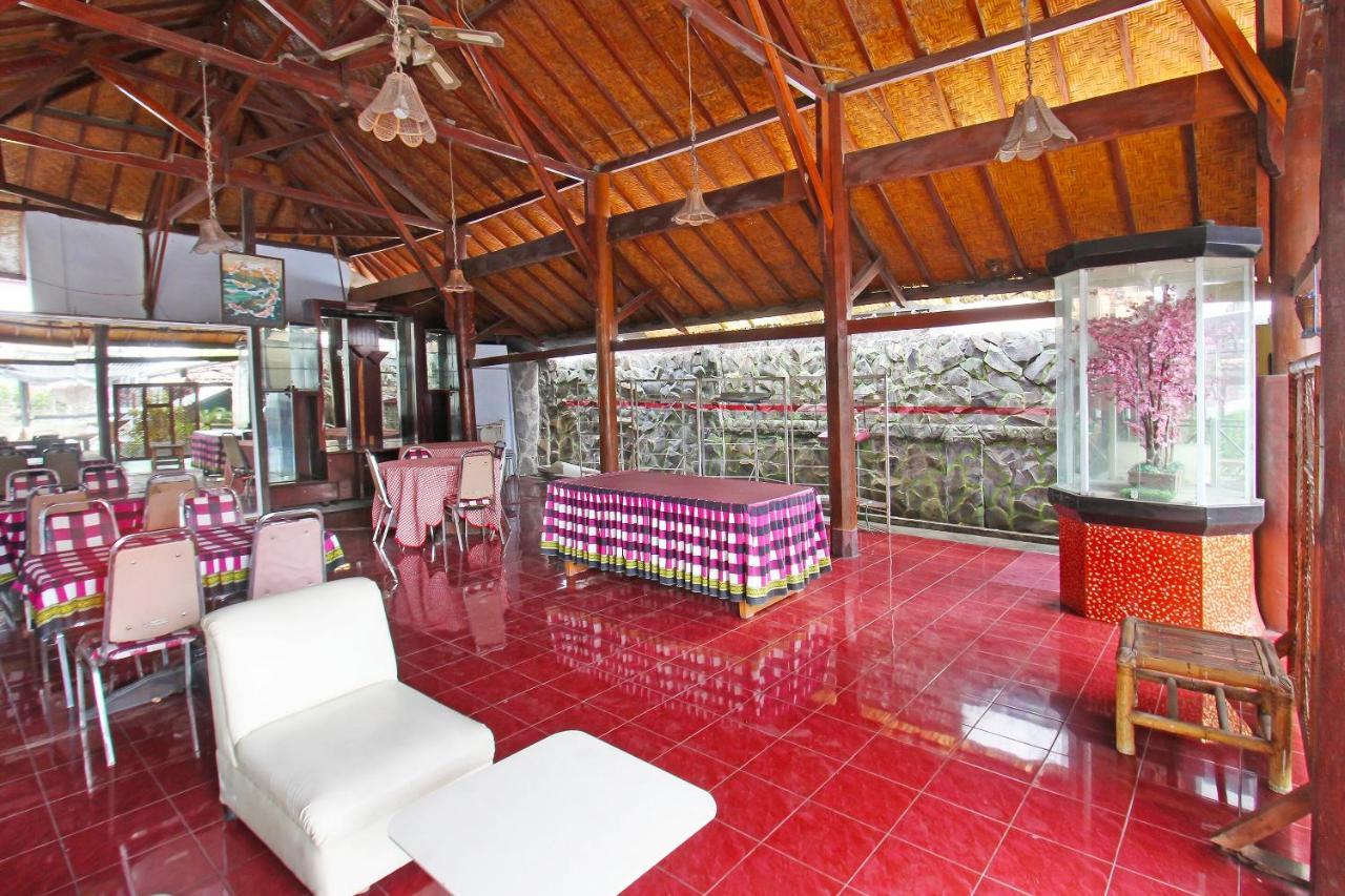 Oyo 91516 Wisata Hotel Матарам Экстерьер фото