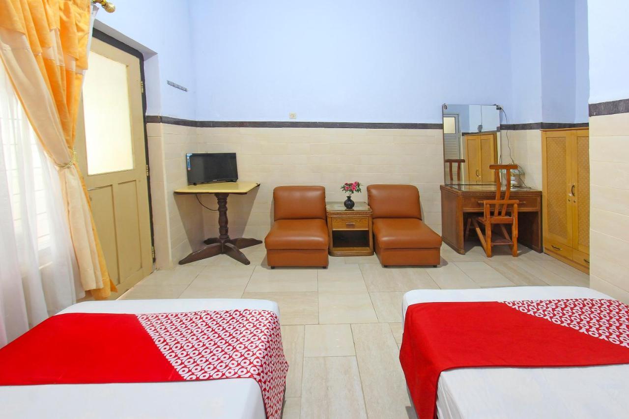 Oyo 91516 Wisata Hotel Матарам Экстерьер фото