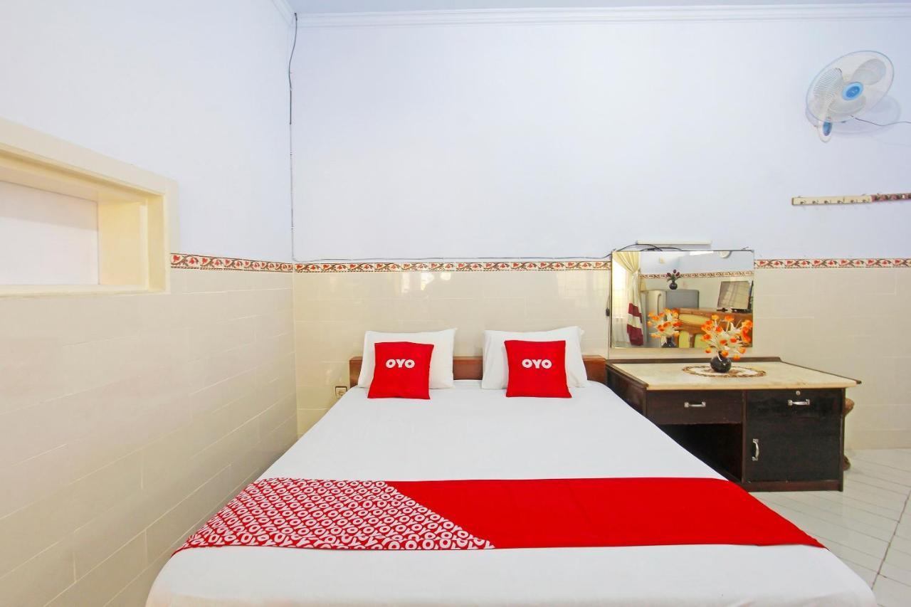Oyo 91516 Wisata Hotel Матарам Экстерьер фото